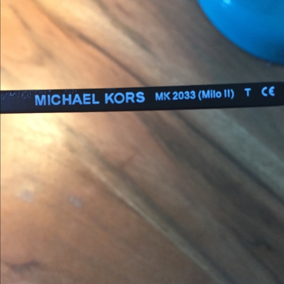 Michael Kors Milo matte black sunglasses - Picture 6 of 6